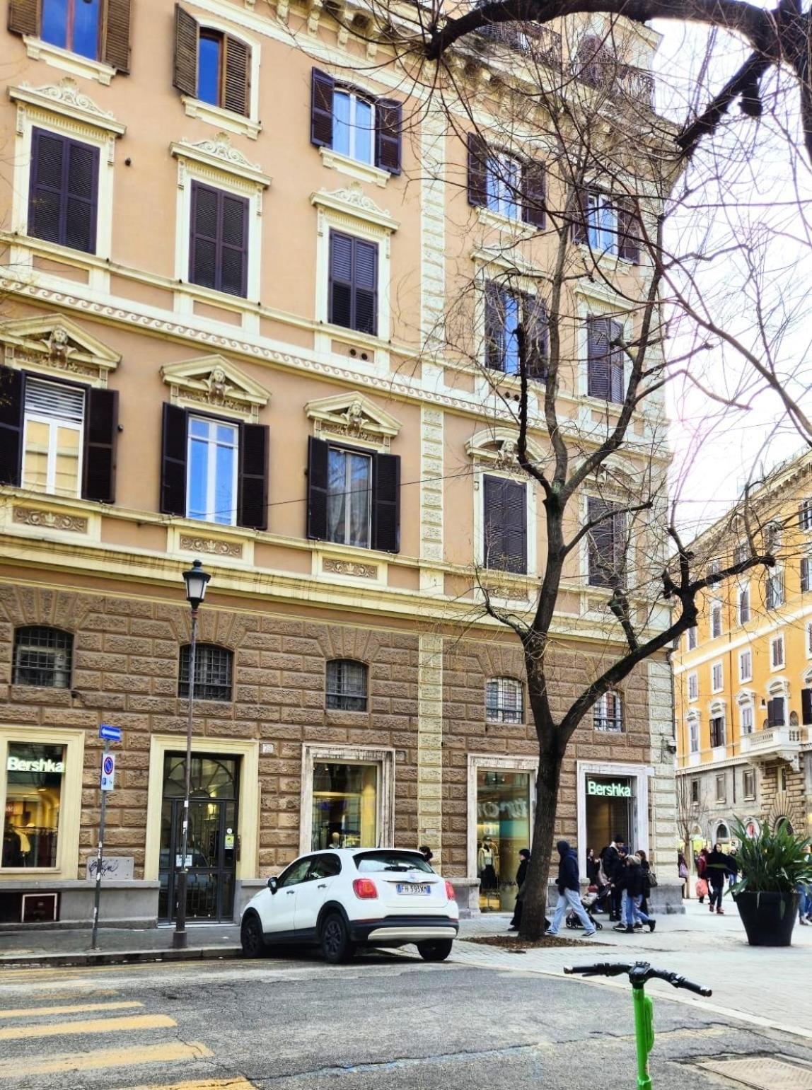 Boulevard Apartment *